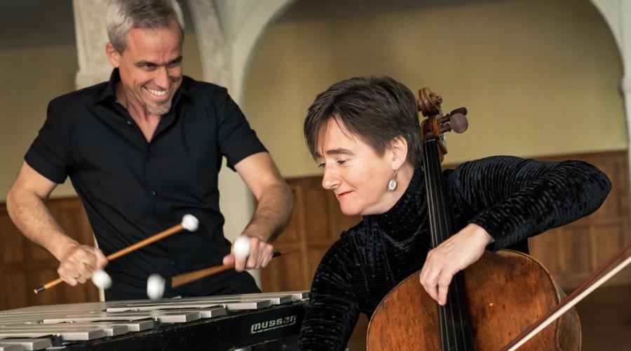 AUSKLANG-Konzert mit Anna Carewe (Violoncello) und Oli Bott (Vibraphon) im Sparkassenforum. 