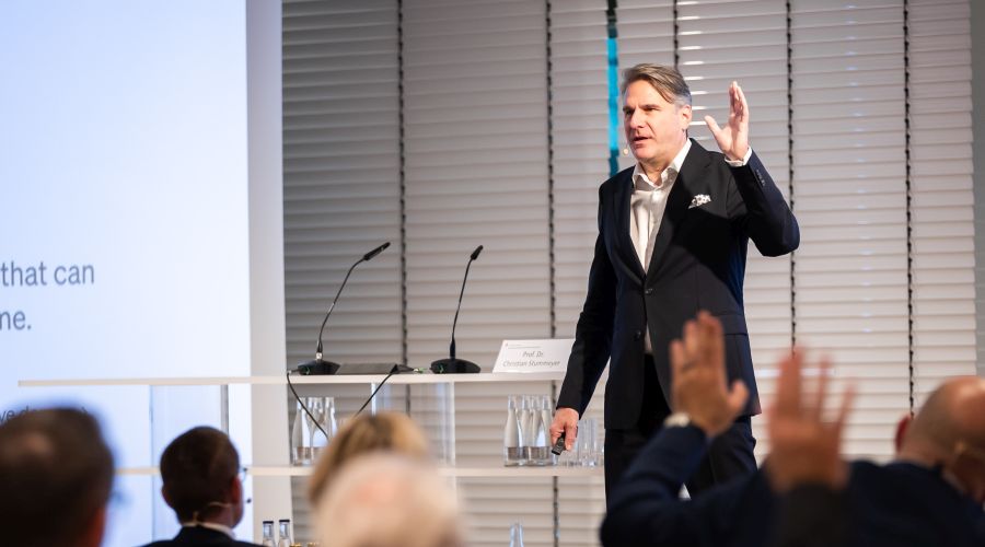 Prof. Dr. Christian Stummeyer hielt einen Vortrag über generative KI als Gamechanger. Quelle: Jörg Volland