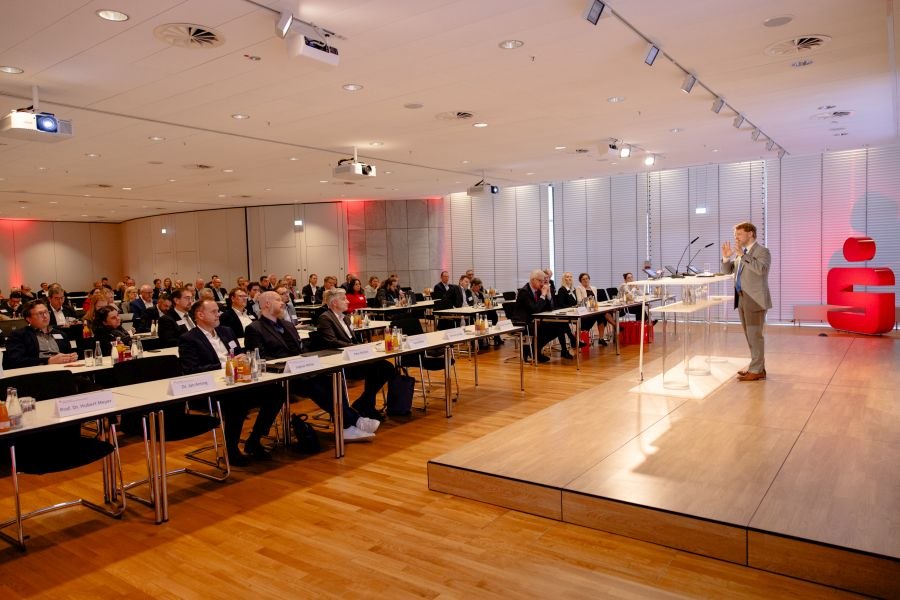 Geborene Partnerschaft von Sparkassen und Kommunen